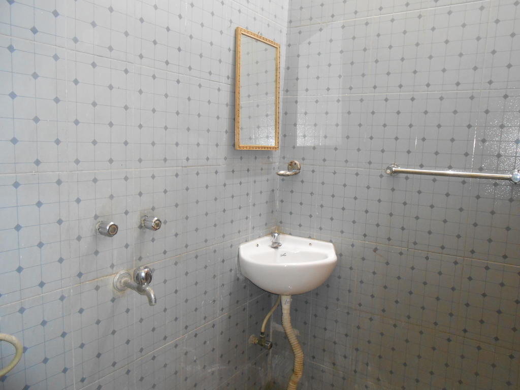 Maruti Guest House Varanasi Luaran gambar