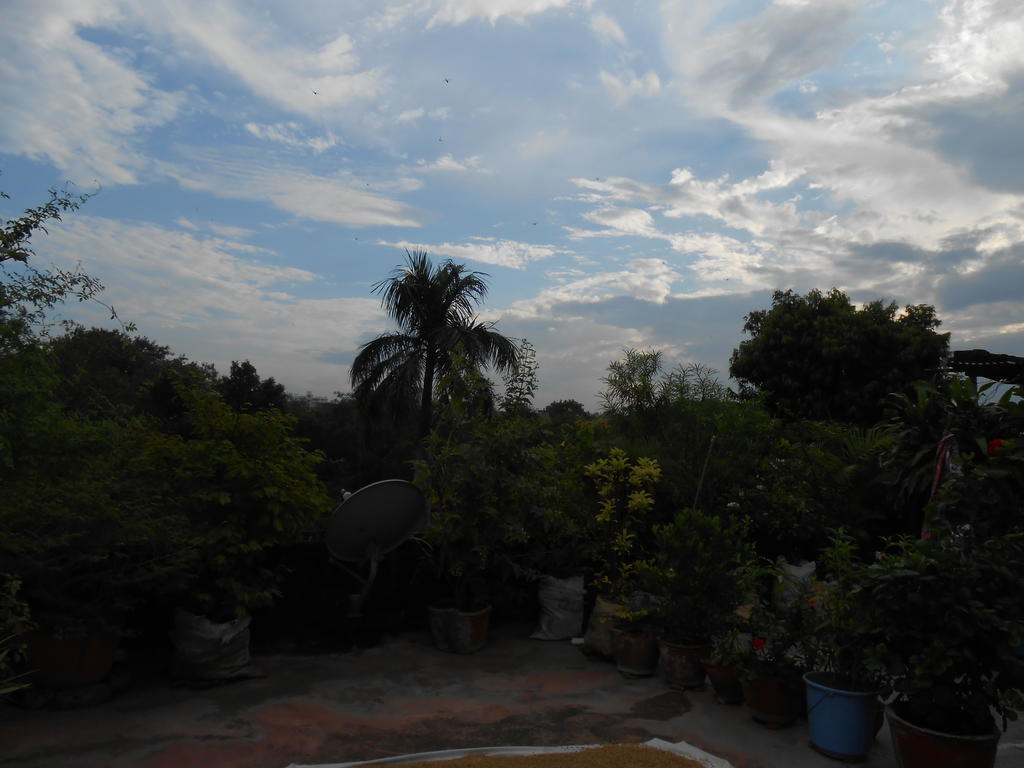 Maruti Guest House Varanasi Luaran gambar
